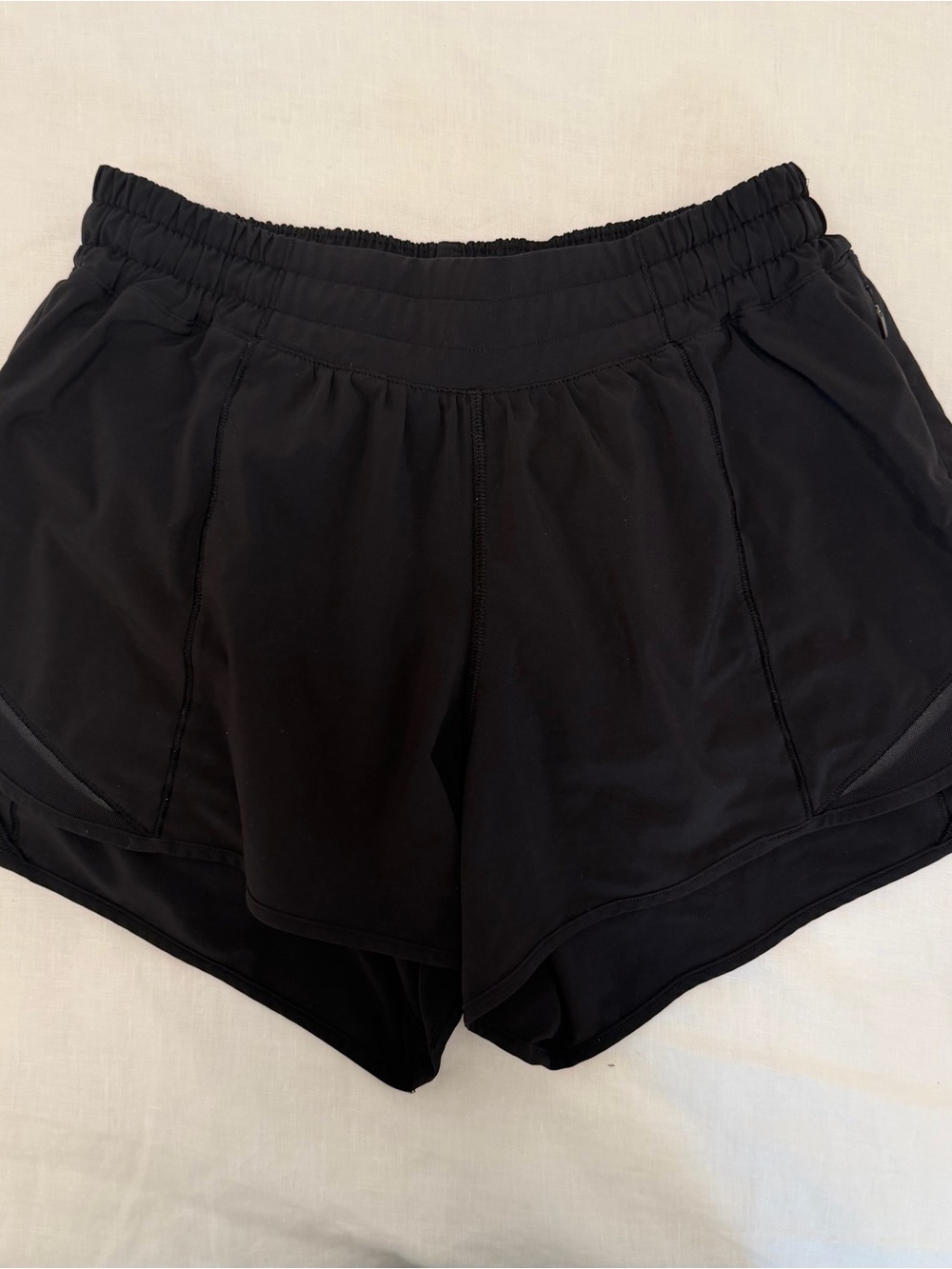 LULULEMON HOTTY HOT SHORT 4”!